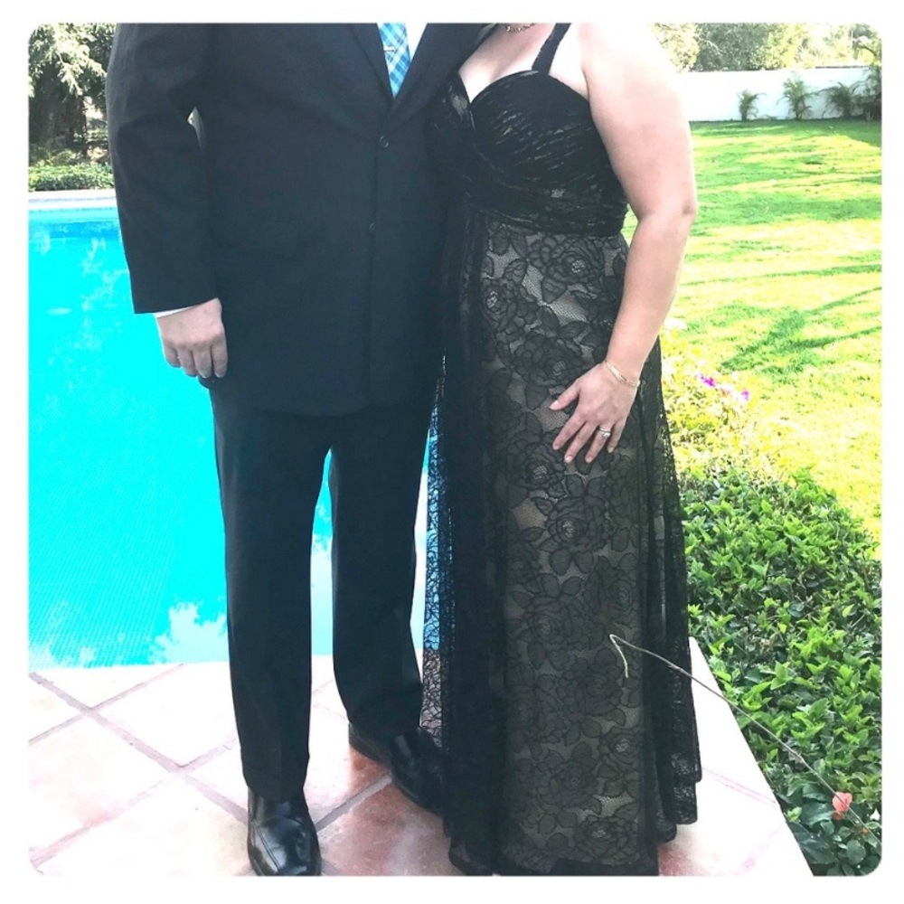 Good/ Black lace gown